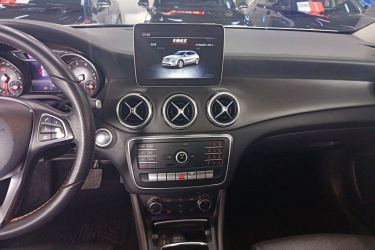 奔驰GLA 2018款 GLA 200 时尚型中控内饰16