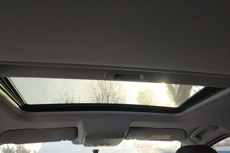 标致3008 2015款 1.6THP 自动经典版中控内饰22