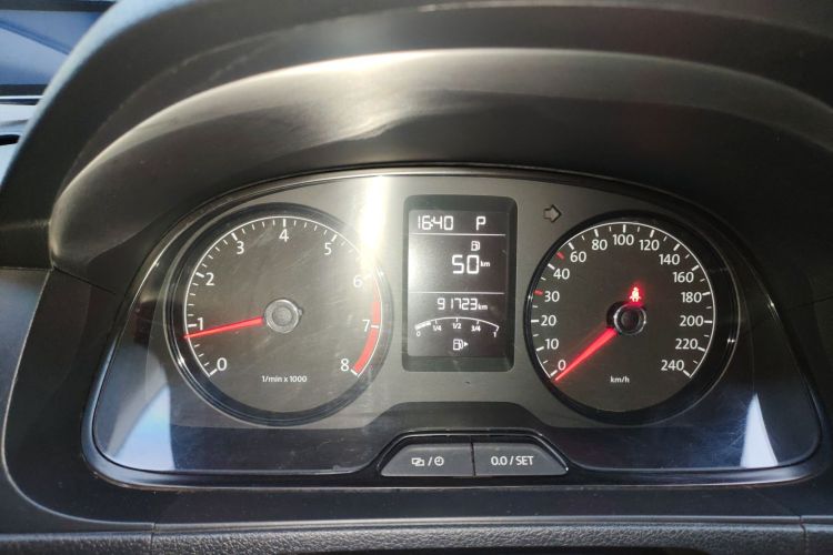 大众 朗逸 2013款 改款经典 1.6L 自动风尚版中控内饰14