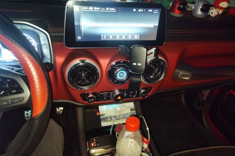 北京BJ40 2020款 2.0T 自动四驱城市猎人版侠客型中控内饰16