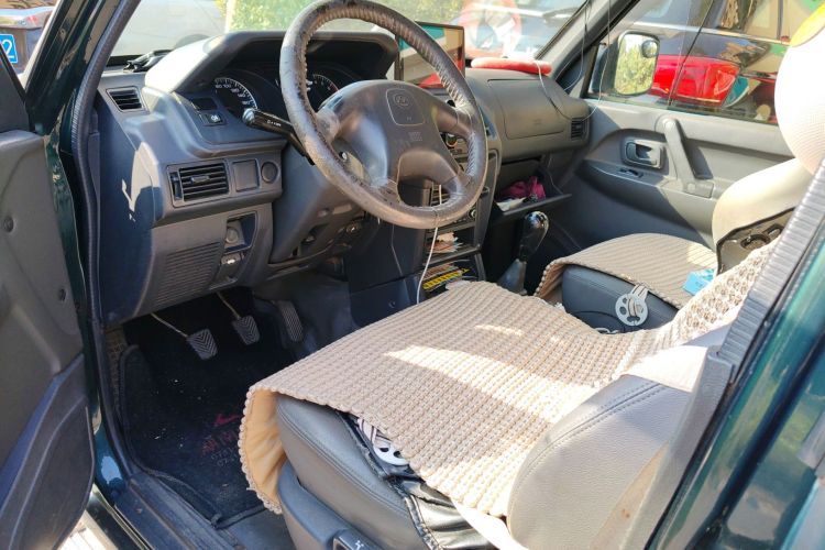 猎豹汽车 猎豹6481 2009款 2.2L 手动两驱中控内饰7003