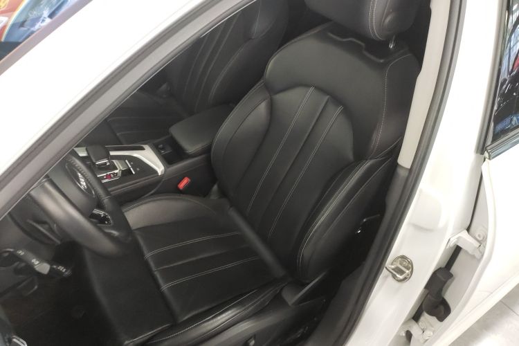 奥迪A4L 2022款 40 TFSI 时尚动感型中控内饰19