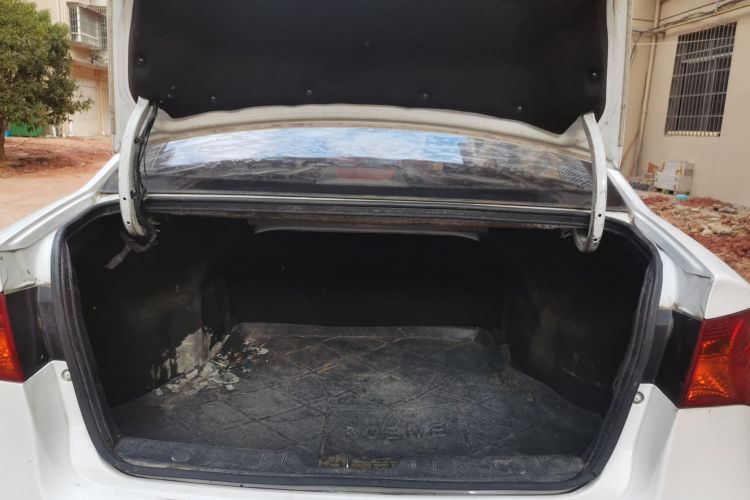 荣威350 2015款 1.5L 自动豪华天窗版中控内饰23