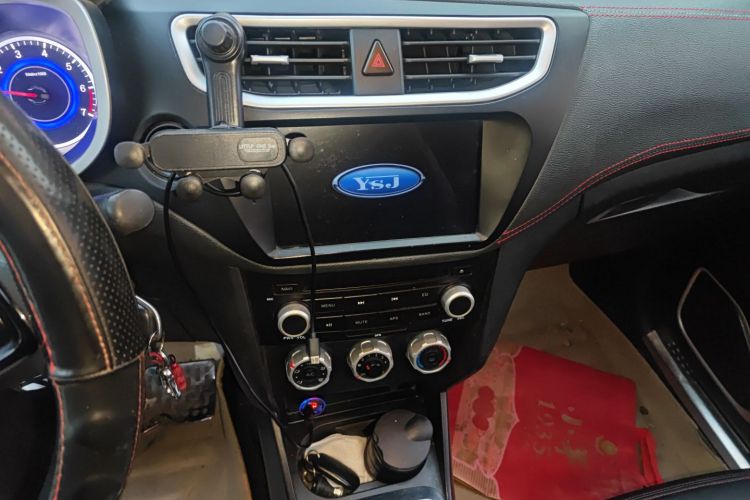 中华V3 2016款 1.5L 手动舒适型中控内饰16