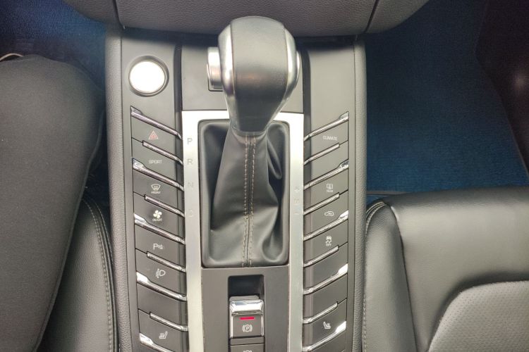 众泰SR9 2017款 2.0T 自动极致之心版中控内饰18