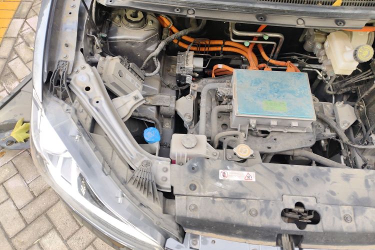 哪吒汽车 哪吒V 2022款 潮 400 Lite局部细节9006