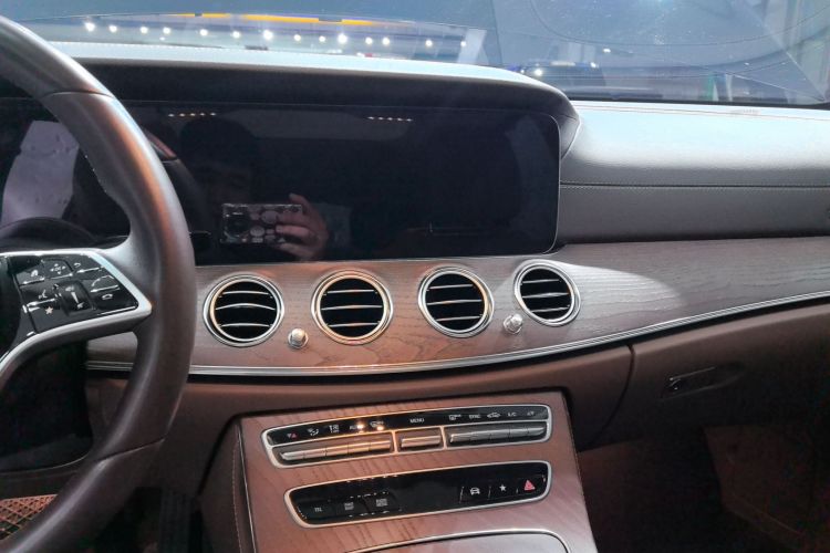 奔驰E级 2023款 改款 E 300 L 时尚型中控内饰16