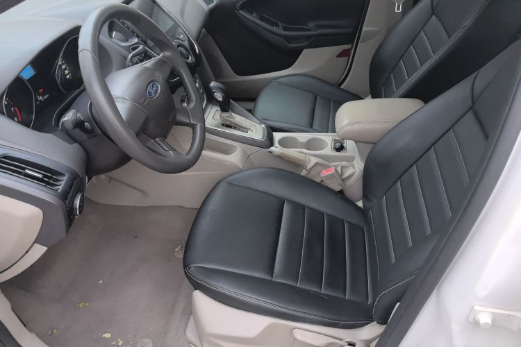 福特 福克斯 2012款 三厢 1.6L 自动舒适型中控内饰19