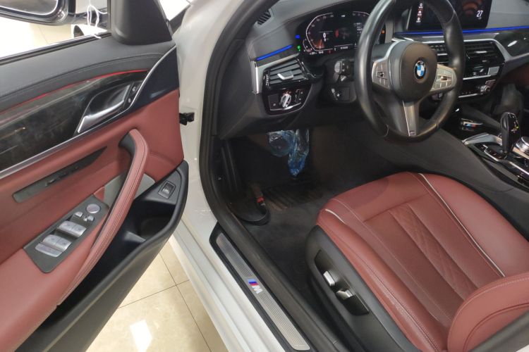 宝马5系 2022款 改款二 525Li M运动套装中控内饰20