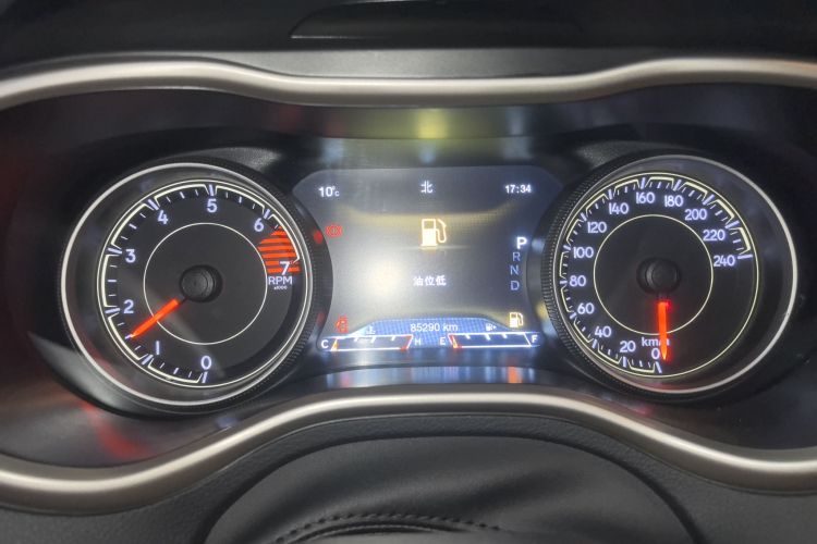 Jeep 自由光 2017款 2.0L 优越版中控内饰14