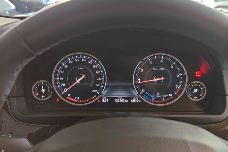 宝马5系 2017款 525Li 领先型中控内饰14