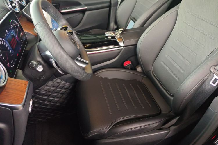 奔驰GLC 2023款 GLC 300 L 4MATIC 动感型 5座局部细节19