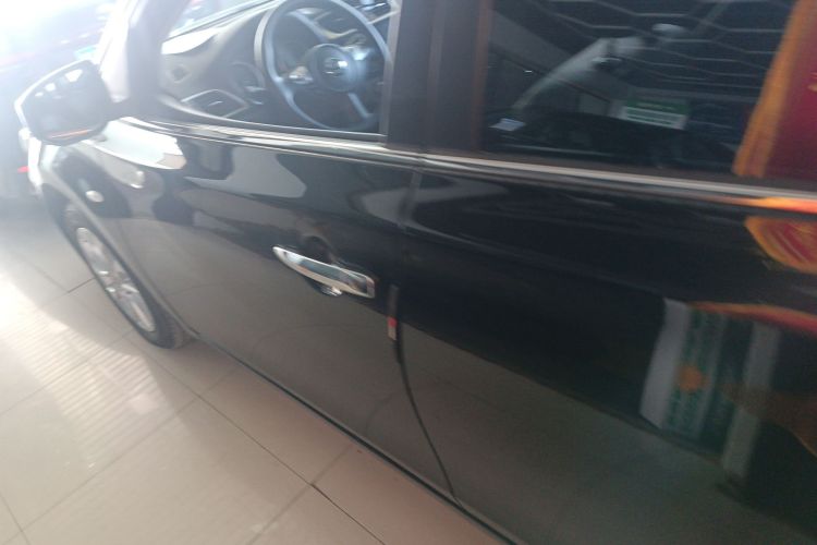 日产 轩逸 2022款 改款 经典 1.6XL CVT豪华版车身外观4