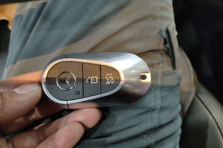 奔驰C级 2024款 改款 C 260 L 运动版中控内饰7001