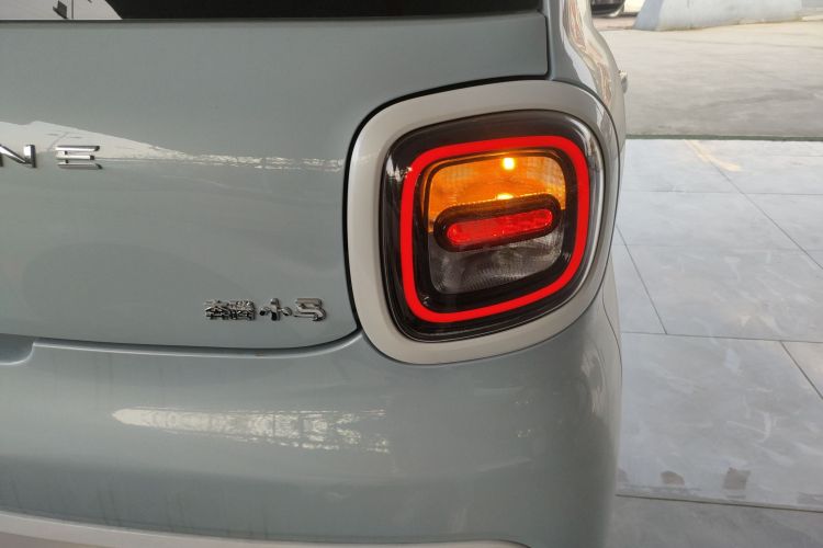 奔腾小马 2026款 222km 闪耀马车身外观6006