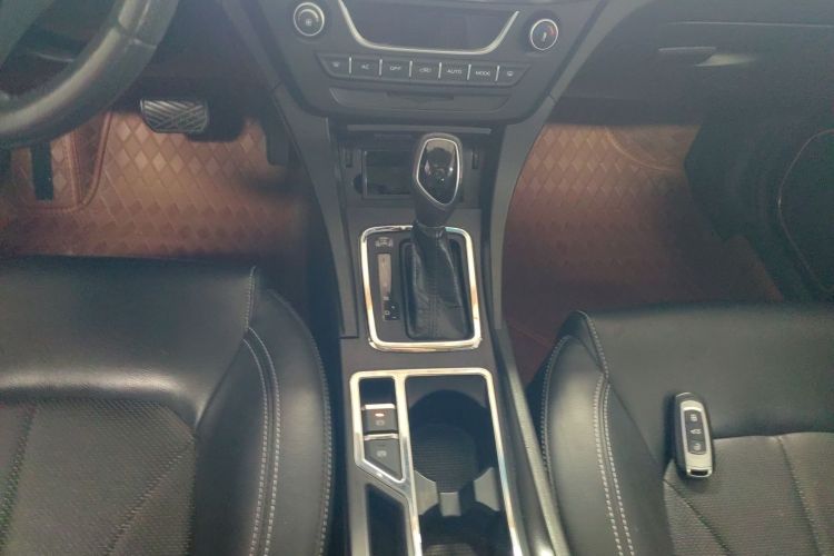 吉利汽车 帝豪 2017款 三厢百万款 1.5L CVT向上版中控内饰18