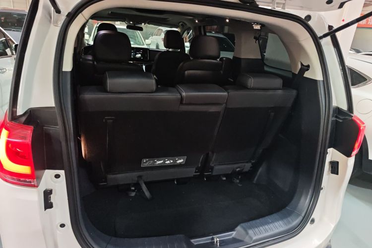 广汽传祺 传祺M8 2021款 改款 领秀系列 390T 豪华版机舱底盘23