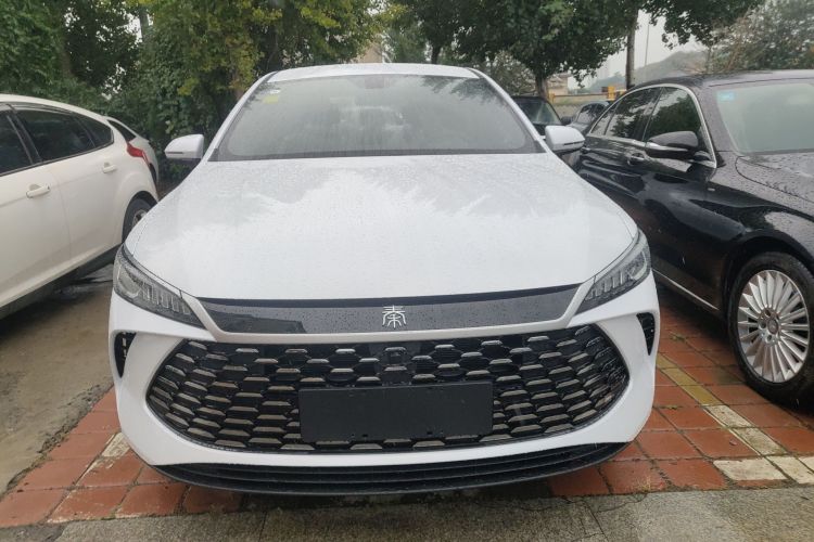 比亚迪 秦PLUS 2025款 DM-i 智驾版 55KM领先型车身外观2