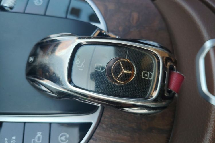 奔驰E级 2019款 改款 E 300 L 时尚型中控内饰7001