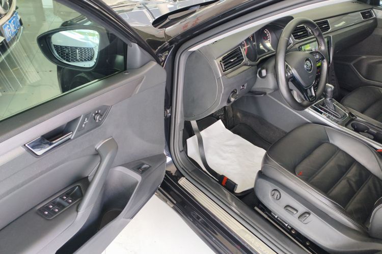 大众 帕萨特 2016款 280TSI DSG尊荣版中控内饰20