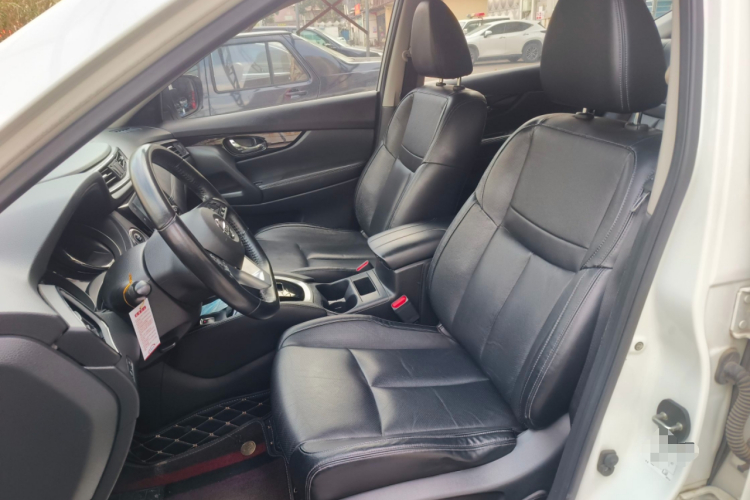 日产 奇骏 2019款 2.0L CVT智联七座舒适版 2WD中控内饰19