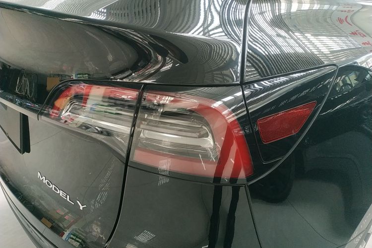 特斯拉 Model Y 2022款 改款 后轮驱动版车身外观9