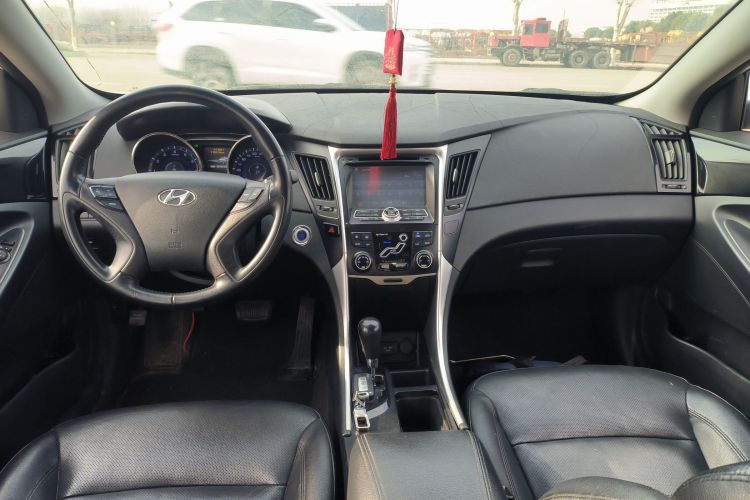 现代 索纳塔 2015款 经典 2.0L 自动豪华版中控内饰12