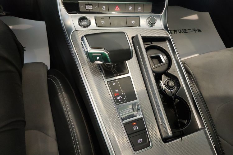 奥迪A6L 2022款 45 TFSI quattro 臻选动感型中控内饰18