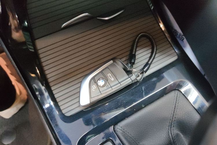 宝马X2 2021款 改款 sDrive25i 曜夜版中控内饰11