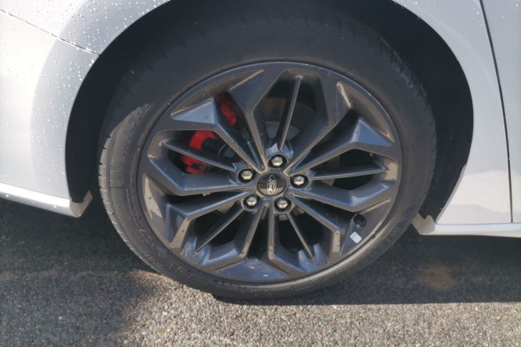 福特 福克斯 2022款 三厢 EcoBoost 180 自动ST Line车身外观56