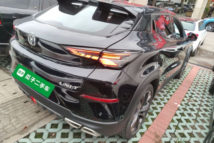 长安UNI-T 2020款 1.5T 尊贵型车身外观7