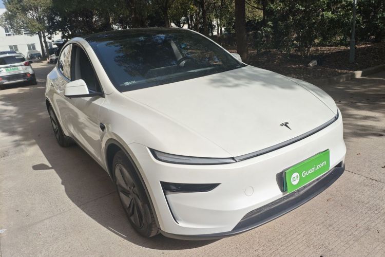 特斯拉 Model Y 2025款 后轮驱动版车身外观3