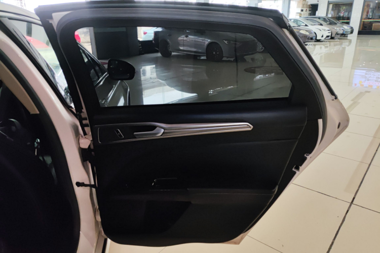 福特 蒙迪欧 2017款 EcoBoost 180 时尚型中控内饰7004