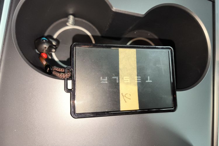 特斯拉 Model Y 2021款 长续航全轮驱动版中控内饰7001