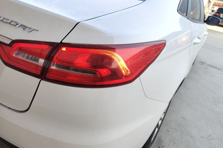 福特 福睿斯 2019款 改款 1.5L 自动质享型（胎压监测） 国VI车身外观9