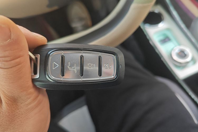 吉利银河 2025款 210km 熊猫卡丁中控内饰11