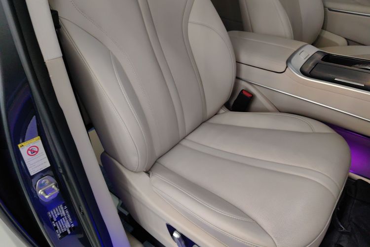 魏牌 高山 2023款 四驱行政加长版局部细节41