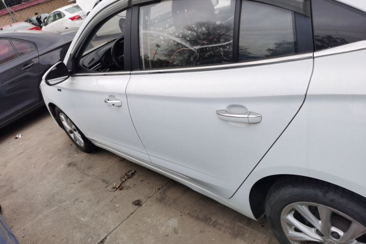 荣威i5 2020款 1.5L 自动4G互联领豪版车身外观4