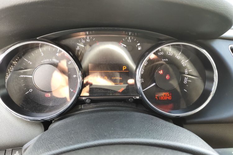 标致3008 2013款 2.0L 自动潮流版局部细节14