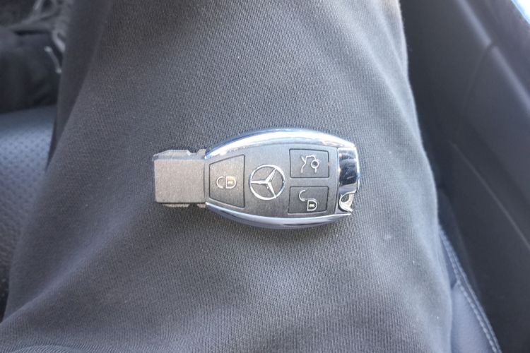 奔驰C级 2017款 改款 C 180 L 动感型运动版中控内饰11