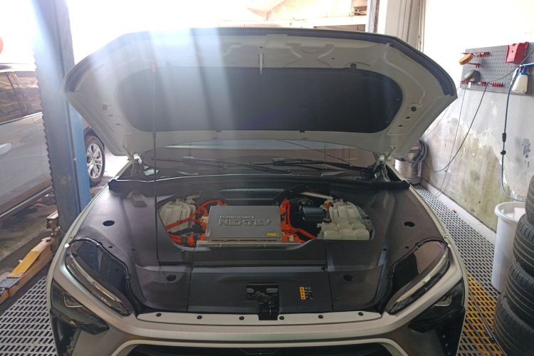 蔚来ES8 2022款 75kWh 六座版机舱底盘24