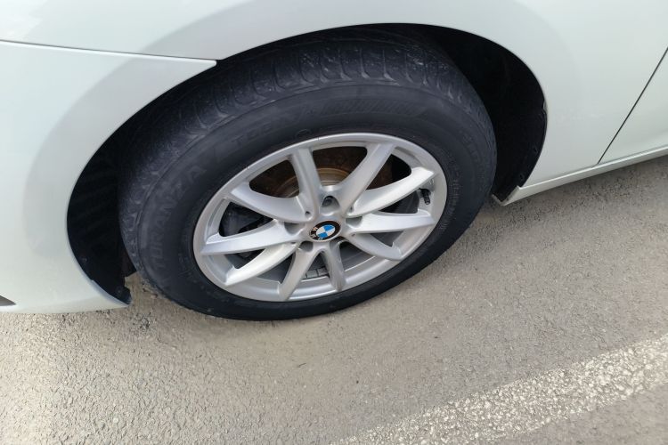 宝马2系旅行车 2019款 218i 时尚型车身外观35