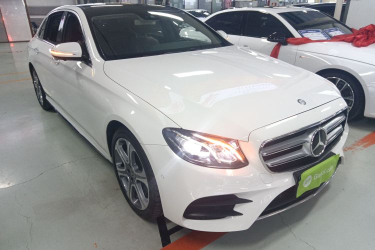奔驰E级 2016款 E 300 L 运动豪华型车身外观3