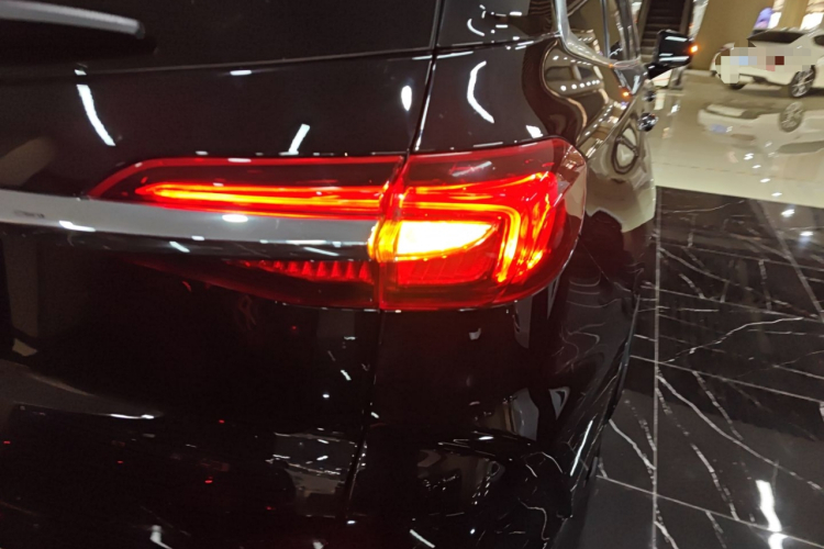 别克 昂科旗 2020款 28T 四驱旗舰型车身外观9