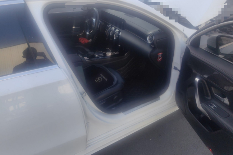 奔驰A级 2022款 改款 A 200 L 运动轿车时尚型局部细节9005