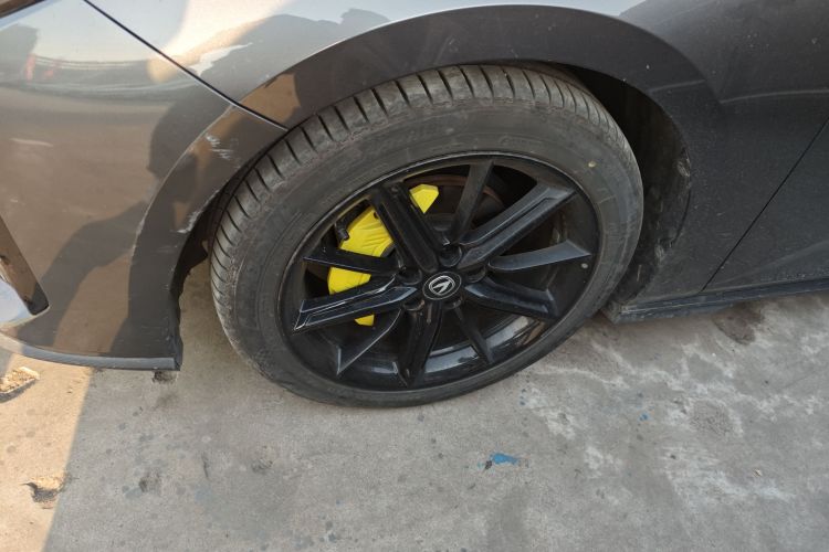 长安UNI-V 2022款 1.5T 尊贵型车身外观6007