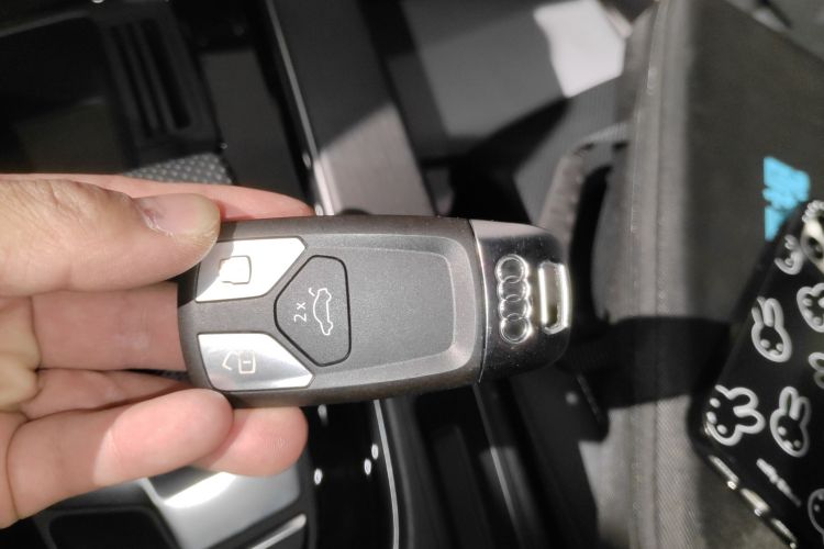 奥迪A4L 2024款 40 TFSI 豪华动感型中控内饰11