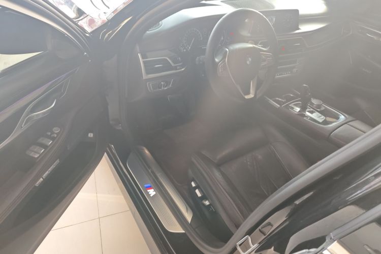 宝马7系 2018款 740Li 领先型 M运动套装中控内饰20