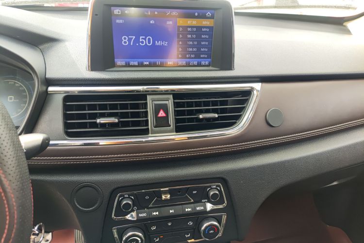 东风风光 风光370 2018款 S370 1.5L CVT豪华型 7座局部细节16