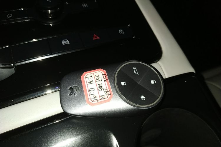 蔚来ES8 2020款 580KM 签名版 六座版中控内饰7001